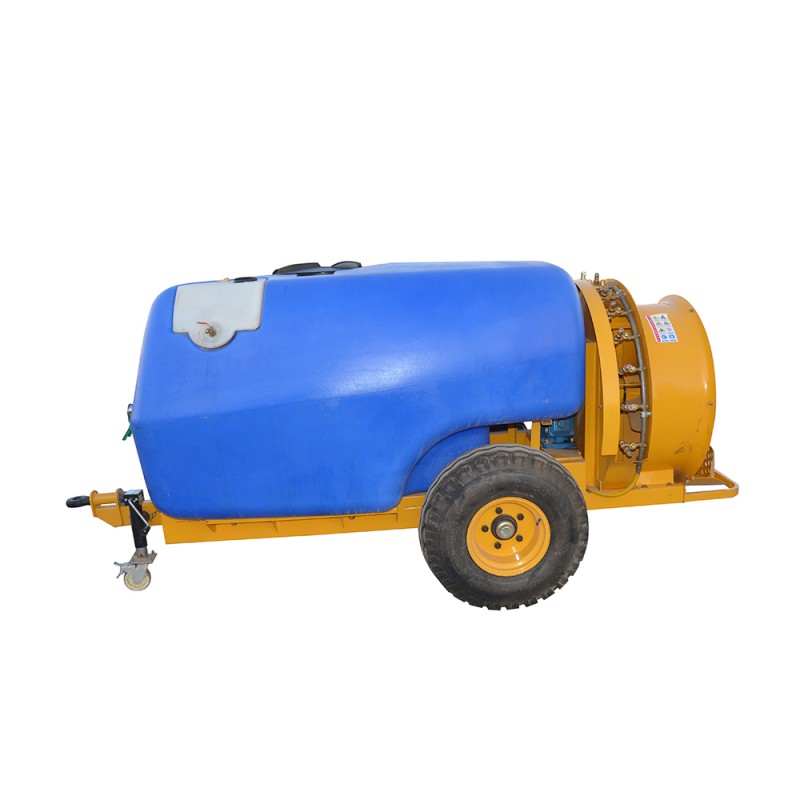 Zawieszany na ciągniku opryskiwacz sadowniczy z nadmuchem powietrza